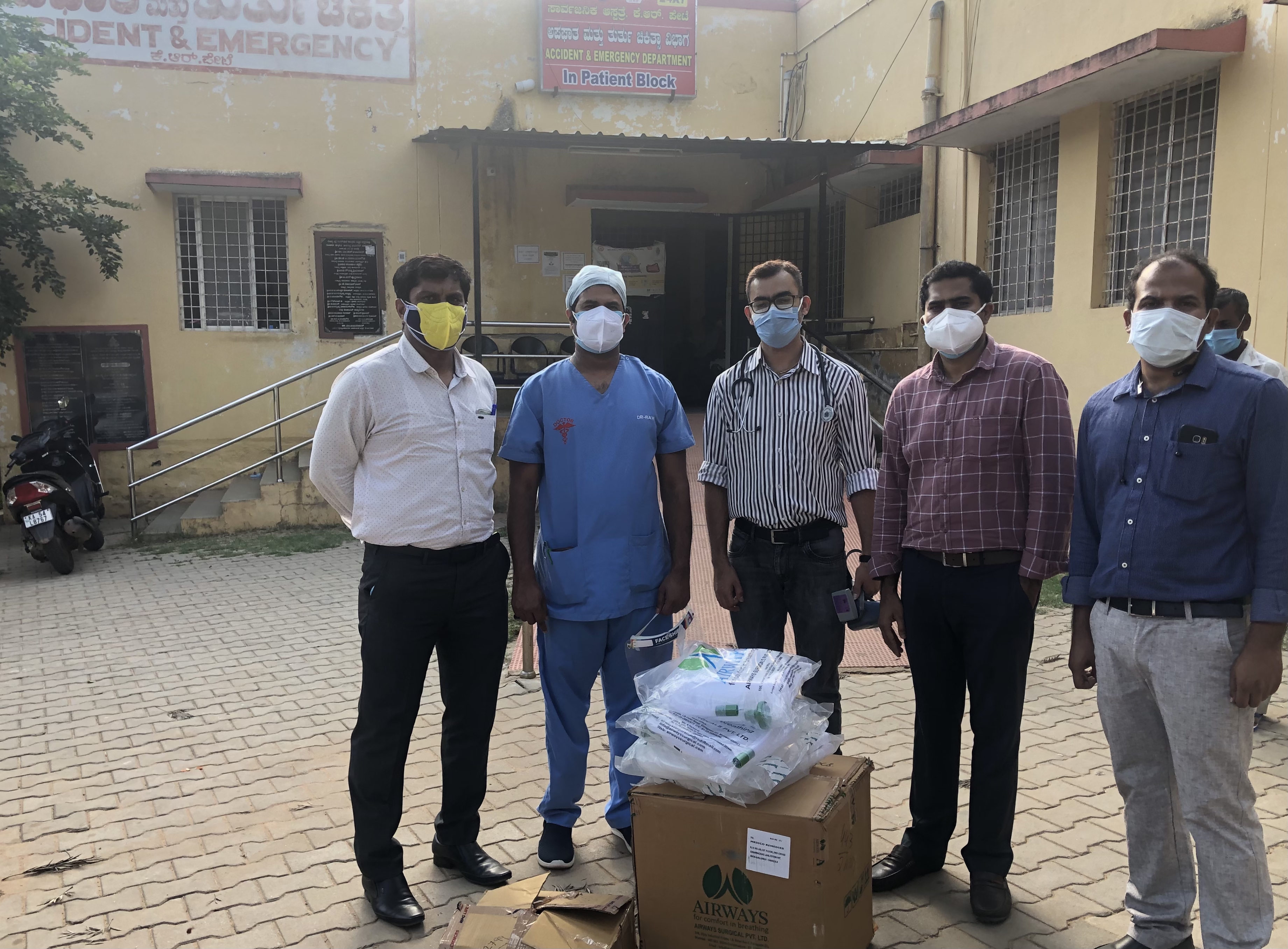 Hongirana team coordinating with KR Pet hospital staff.